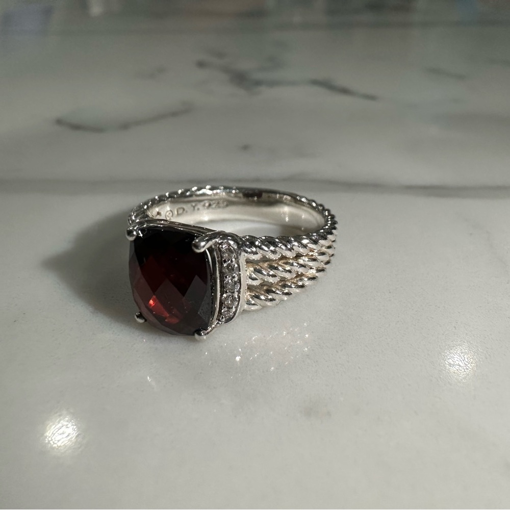David Yurman Ring in Sterling Silver with Garnet and Pavé Diamonds